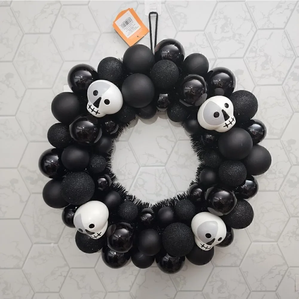 Target Halloween Wreath Shatterproof Bulbs & Skulls Hyde & Eek Black 17 Inches